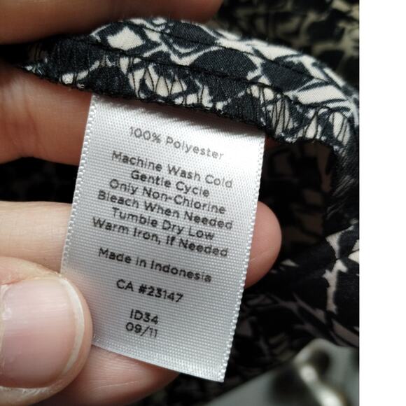 Talbots Womens Size XL Black White Geometric Abstract 3/4 Sleeve Button Up Shirt - Picture 6 of 6